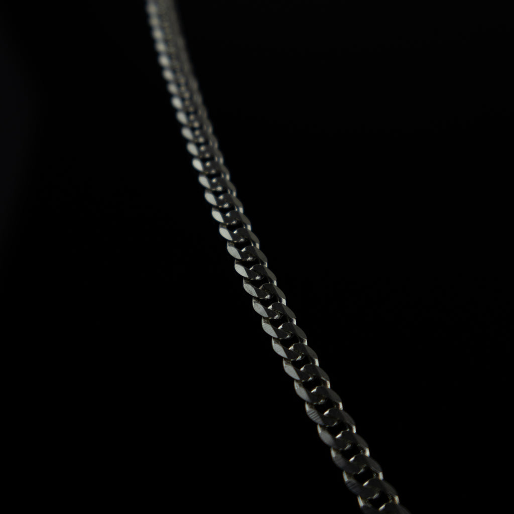 Dije Icon Series >|< + Cadena Cuban Link de 4mm