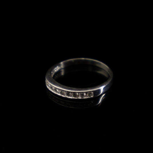 Anillo con zirconia