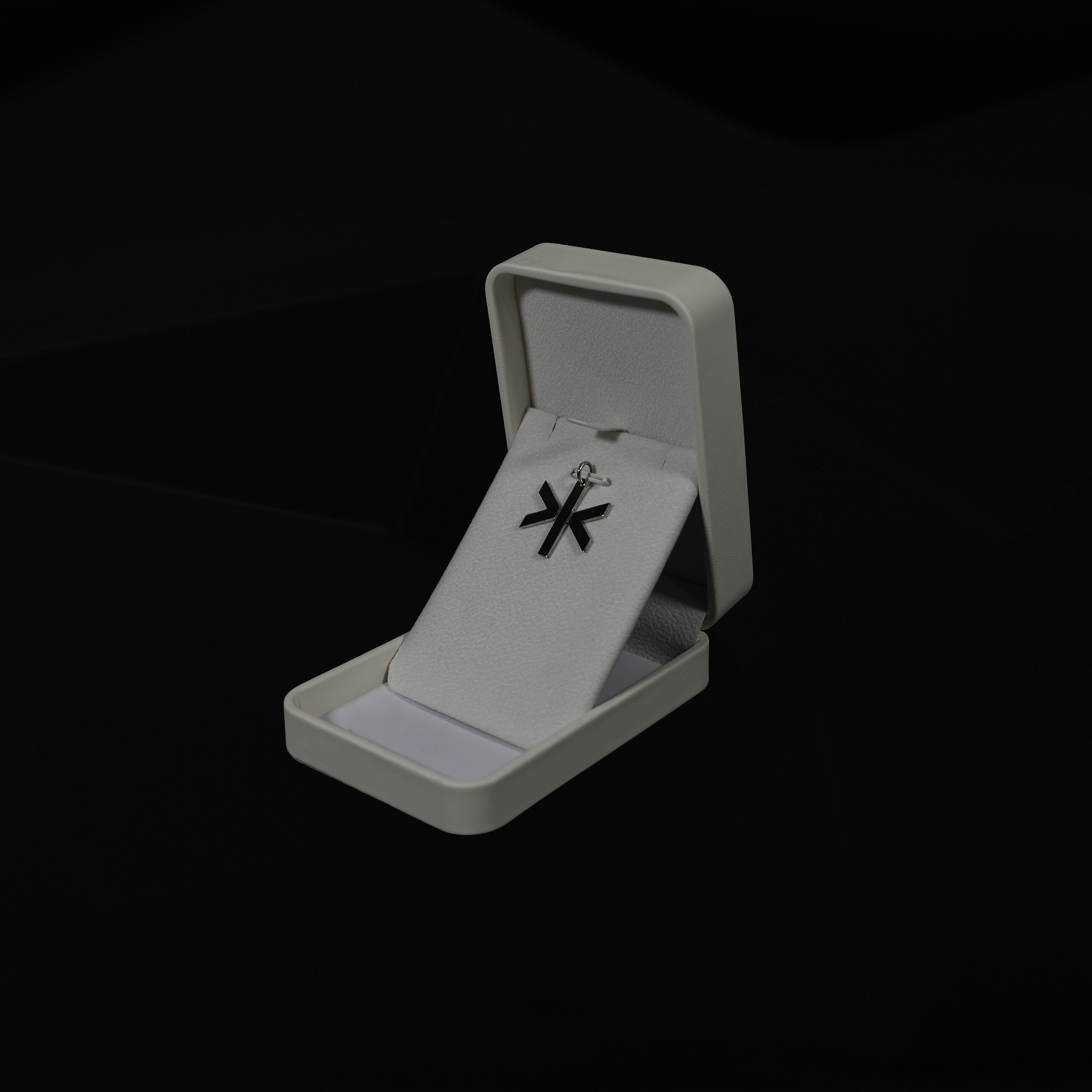 Dije Icon Series >|<