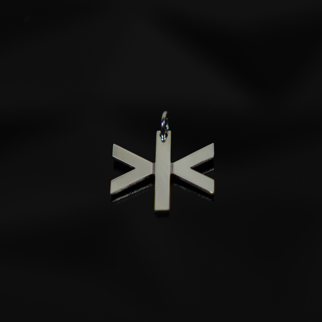 Dije Icon Series >|< + Cadena Cuban Link de 4mm